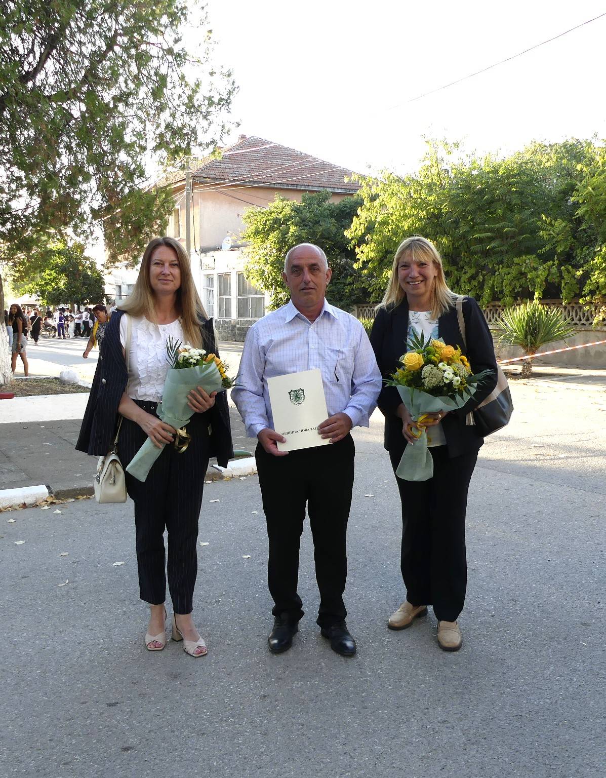  Кметът Галя Захариева (вдясно) и зам.-кметът Нина Генчева 